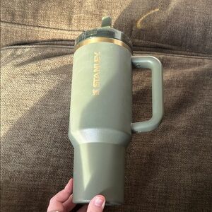 EUC Stanley Matte Olive Green 40oz ProTour